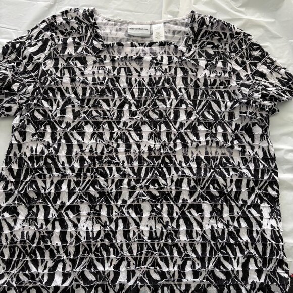 Alfred Dunner Ruffled Layers Blouse Top Black & White Size Large Petite … - Picture 5 of 9